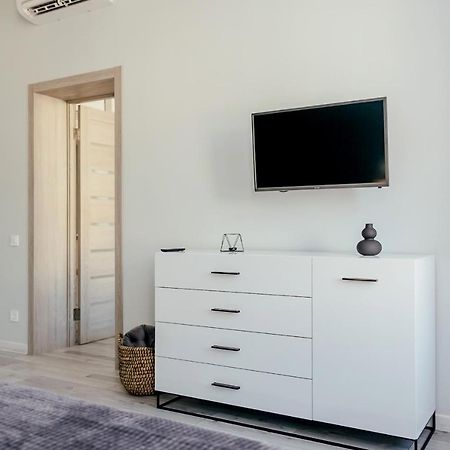 Lara Apartament 2 Lägenhet Lviv Exteriör bild