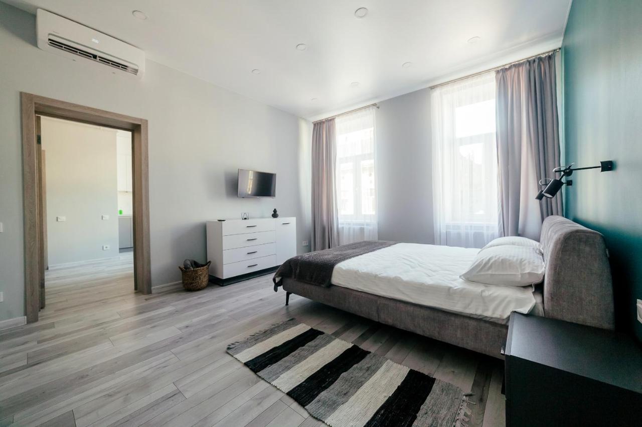 Lara Apartament 2 Lägenhet Lviv Exteriör bild