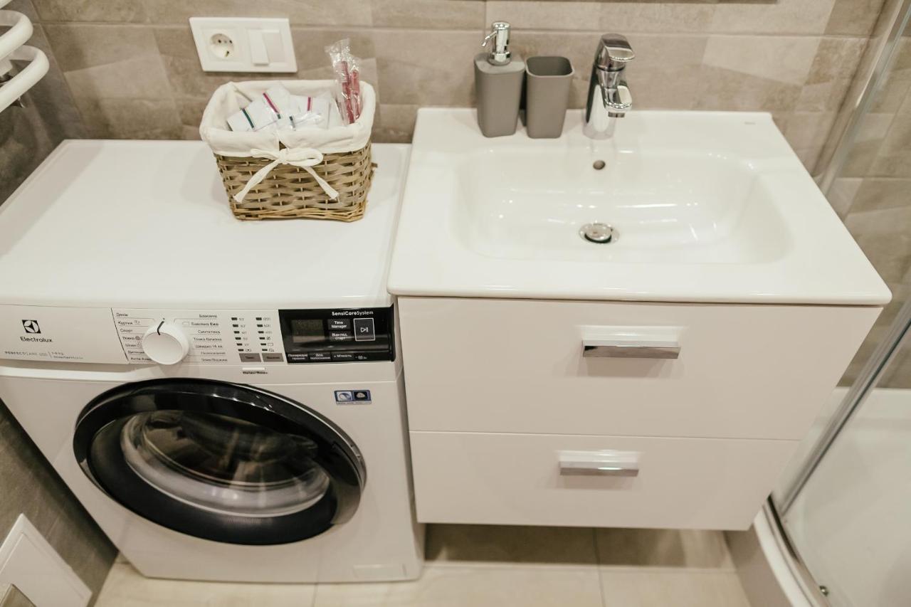 Lara Apartament 2 Lägenhet Lviv Exteriör bild
